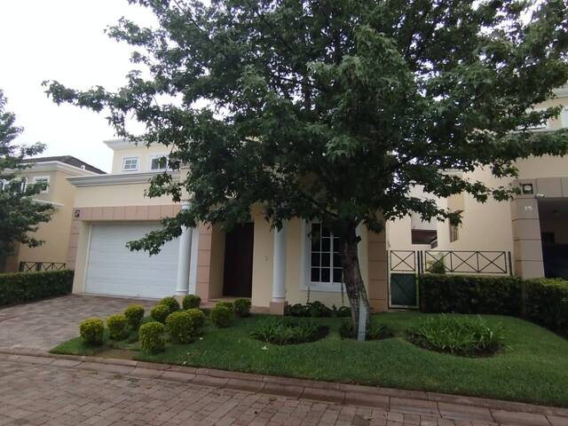 #383 - Casa para Venta en Ciudad de Guatemala - Guatemala - 1